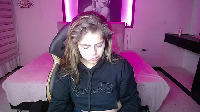 Snapshot of Kitten_Cam chatting on November 2025 02:55:01 AM Kitten Cam online show from November 2025 02:55:01 AM