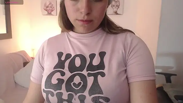 Snapshot of Kitten_Cam chatting on December 2025 05:07:02 PM Kitten Cam online show from December 2025 05:07:02 PM