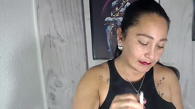 Snapshot of JULIANAWET69 chatting on October 2025 02:09:02 AM JULIANAWET69 online show from October 2025 02:09:02 AM