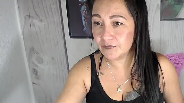 Snapshot of JULIANAWET69 chatting on November 2025 03:53:02 AM JULIANAWET69 online show from November 2025 03:53:02 AM