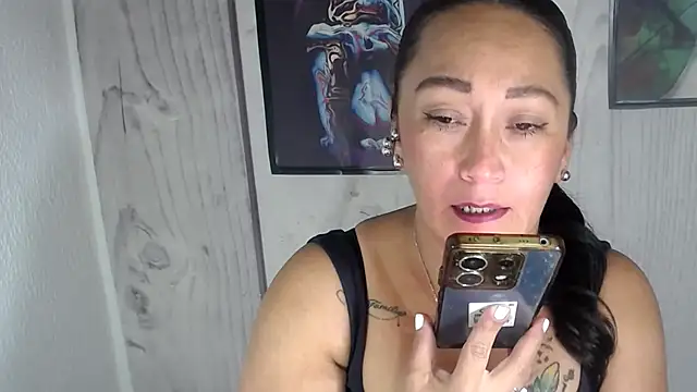 Snapshot of JULIANAWET69 chatting on November 2025 11:16:02 PM JULIANAWET69 online show from November 2025 11:16:02 PM