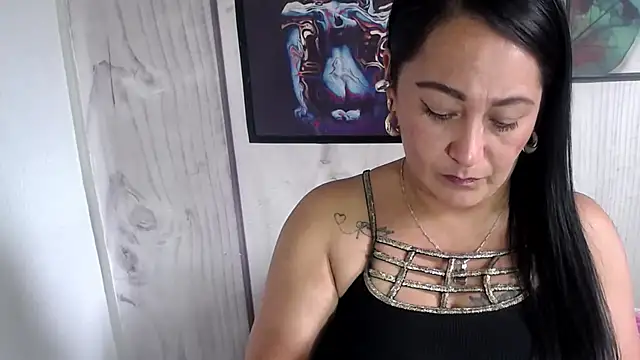 Snapshot of JULIANAWET69 chatting on November 2025 06:18:02 PM JULIANAWET69 online show from November 2025 06:18:02 PM