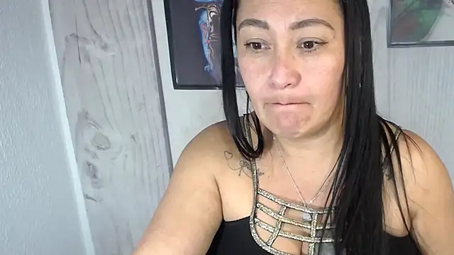 Snapshot of JULIANAWET69 chatting on November 2025 04:04:01 AM JULIANAWET69 online show from November 2025 04:04:01 AM