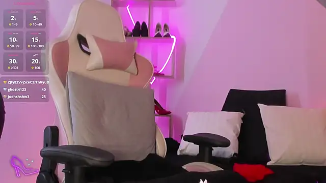 Snapshot of RayaCarr_ chatting on January 2025 08:32:02 PM RayaCarr online show from January 2025 08:32:02 PM