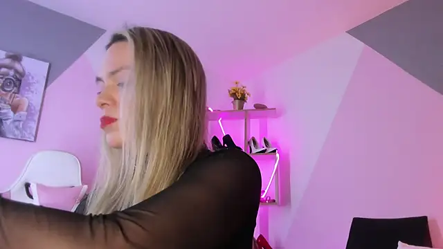 Snapshot of RayaCarr_ chatting on February 2025 02:11:02 PM RayaCarr online show from February 2025 02:11:02 PM