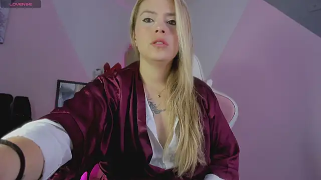 Snapshot of RayaCarr_ chatting on November 2025 01:57:02 PM RayaCarr online show from November 2025 01:57:02 PM