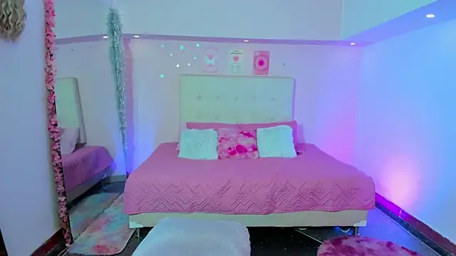 Snapshot of ScarlettDreamss7 chatting on October 2025 01:47:02 AM ScarlettDreamss7 online show from October 2025 01:47:02 AM