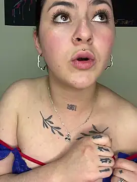 Snapshot of Emmie_Hot chatting on February 2025 05:57:01 PM Emmie Hot online show from February 2025 05:57:01 PM