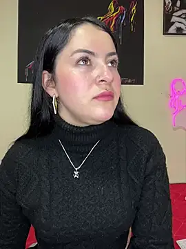 Snapshot of Emmie_Hot chatting on March 2025 12:05:02 PM Emmie Hot online show from March 2025 12:05:02 PM