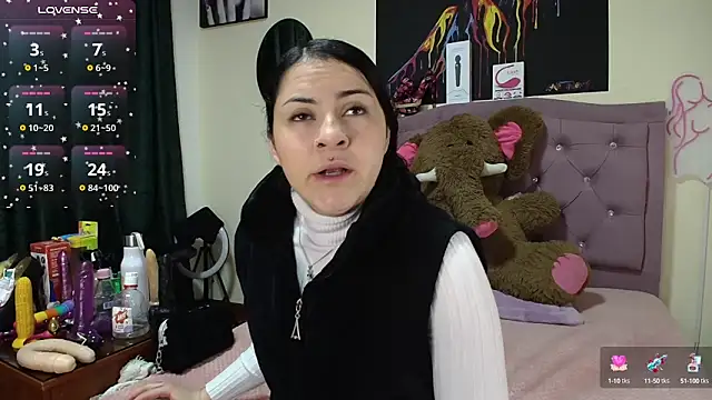 Snapshot of Emmie_Hot chatting on September 2025 11:54:02 AM Emmie Hot online show from September 2025 11:54:02 AM