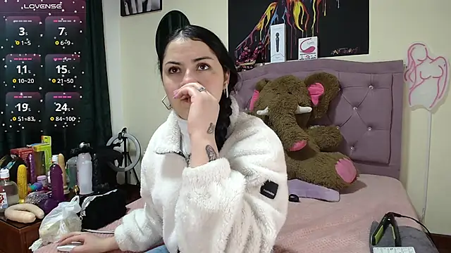 Snapshot of Emmie_Hot chatting on September 2025 11:54:01 AM Emmie Hot online show from September 2025 11:54:01 AM