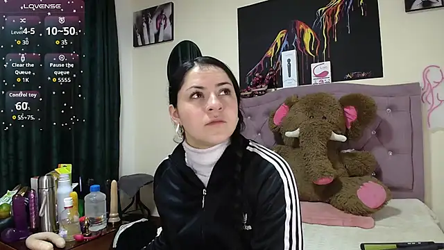 Snapshot of Emmie_Hot chatting on September 2025 12:07:01 PM Emmie Hot online show from September 2025 12:07:01 PM