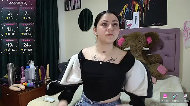 Snapshot of Emmie_Hot chatting on September 2025 12:10:02 PM Emmie Hot online show from September 2025 12:10:02 PM