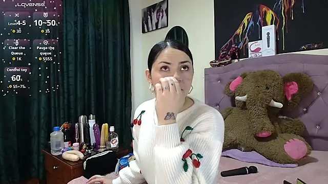 Snapshot of Emmie_Hot chatting on October 2025 12:00:02 PM Emmie Hot online show from October 2025 12:00:02 PM