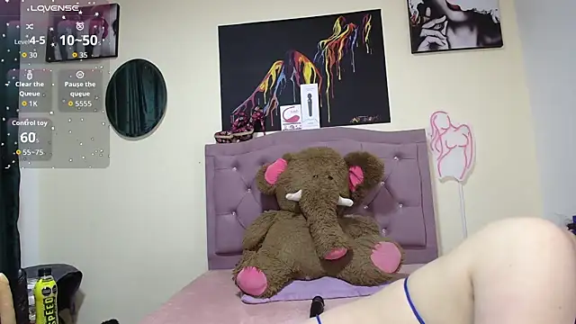 Snapshot of Emmie_Hot chatting on October 2025 12:25:02 PM Emmie Hot online show from October 2025 12:25:02 PM