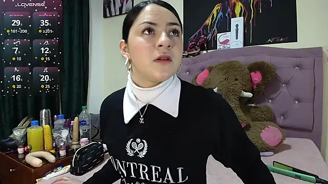 Snapshot of Emmie_Hot chatting on October 2025 11:53:02 AM Emmie Hot online show from October 2025 11:53:02 AM