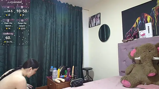 Snapshot of Emmie_Hot chatting on October 2025 12:06:02 PM Emmie Hot online show from October 2025 12:06:02 PM