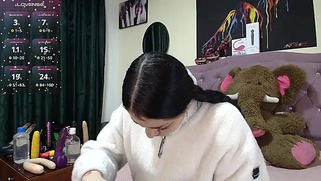 Snapshot of Emmie_Hot chatting on October 2025 12:04:02 PM Emmie Hot online show from October 2025 12:04:02 PM