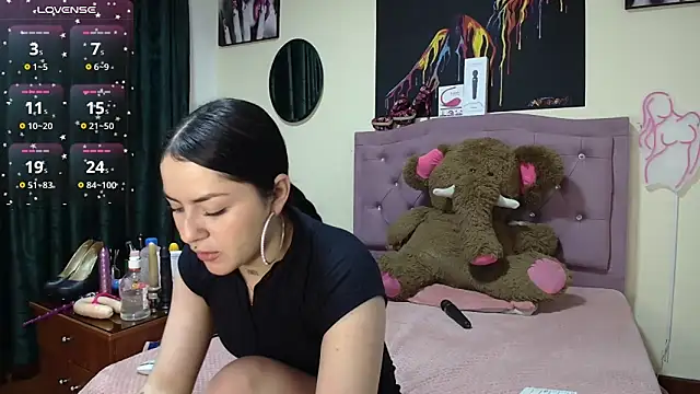 Snapshot of Emmie_Hot chatting on November 2025 12:40:02 PM Emmie Hot online show from November 2025 12:40:02 PM