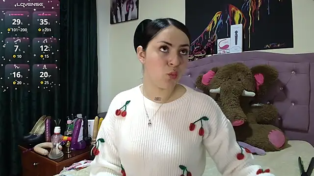 Snapshot of Emmie_Hot chatting on November 2025 12:05:02 PM Emmie Hot online show from November 2025 12:05:02 PM