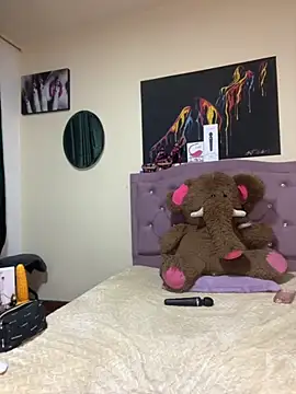 Snapshot of Emmie_Hot chatting on November 2025 12:05:02 PM Emmie Hot online show from November 2025 12:05:02 PM