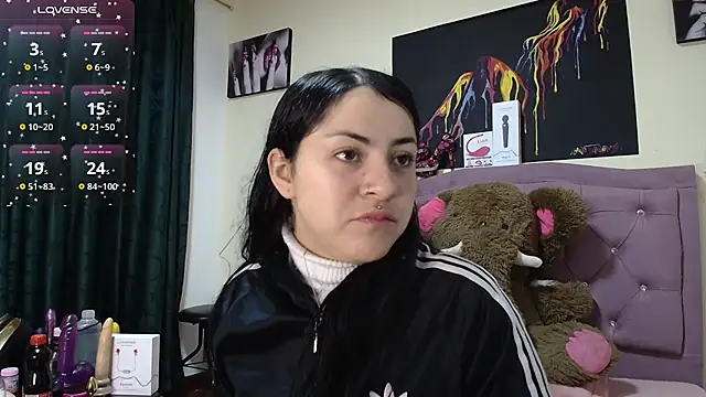 Snapshot of Emmie_Hot chatting on November 2025 12:26:01 PM Emmie Hot online show from November 2025 12:26:01 PM