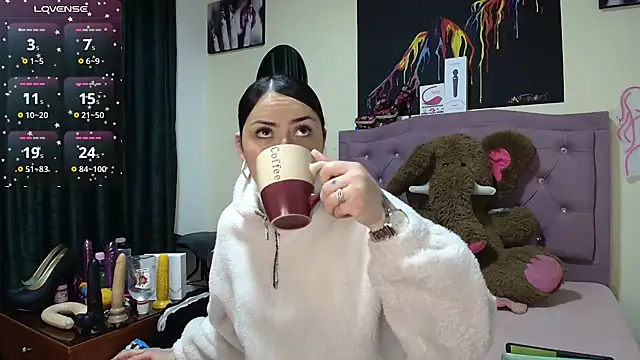 Snapshot of Emmie_Hot chatting on November 2025 12:16:02 PM Emmie Hot online show from November 2025 12:16:02 PM