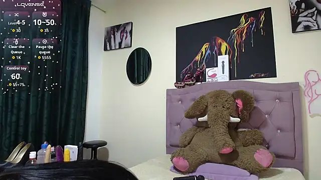 Snapshot of Emmie_Hot chatting on November 2025 12:16:02 PM Emmie Hot online show from November 2025 12:16:02 PM