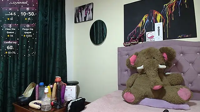 Snapshot of Emmie_Hot chatting on December 2025 12:14:02 PM Emmie Hot online show from December 2025 12:14:02 PM