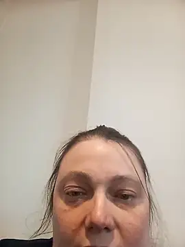 Snapshot of HotHornyEmmaX chatting on November 2025 03:33:01 PM HotHornyEmmaX online show from November 2025 03:33:01 PM