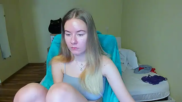 EmilyPaw online show from February 2025 09:58:02 AM