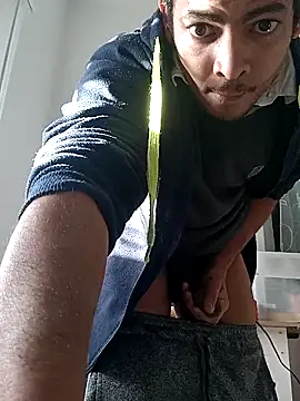 Snapshot of cingonduro chatting on November 2025 08:18:01 AM cingonduro online show from November 2025 08:18:01 AM