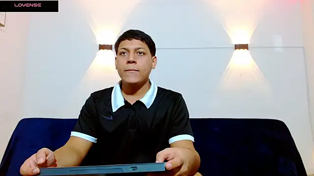 Tylerdrdn online show from November 2025 09:13:02 PM