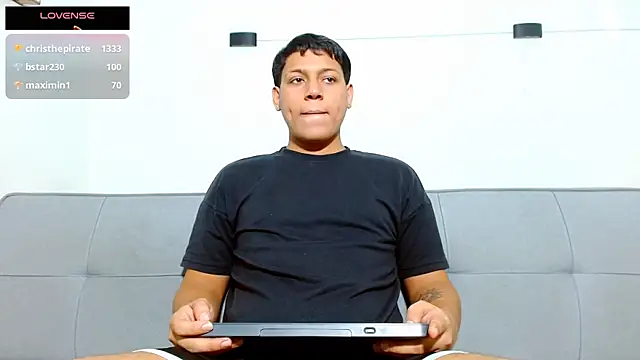 Tylerdrdn online show from November 2025 09:47:02 PM