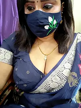 Snapshot of Queenflowerr chatting on March 2026 06:47:01 PM Queenflowerr online show from March 2026 06:47:01 PM