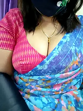 Snapshot of Queenflowerr chatting on March 2026 05:02:01 PM Queenflowerr online show from March 2026 05:02:01 PM
