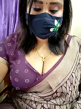 Snapshot of Queenflowerr chatting on April 2026 08:48:01 AM Queenflowerr online show from April 2026 08:48:01 AM