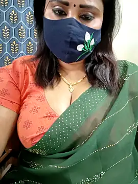 Snapshot of Queenflowerr chatting on April 2026 07:49:01 PM Queenflowerr online show from April 2026 07:49:01 PM