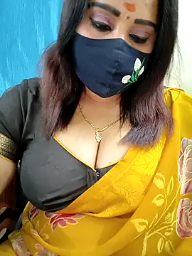 Snapshot of Queenflowerr chatting on May 2026 03:28:01 PM Queenflowerr online show from May 2026 03:28:01 PM