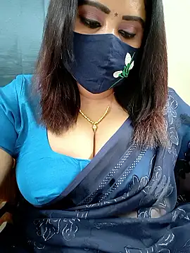 Snapshot of Queenflowerr chatting on May 2026 06:26:02 PM Queenflowerr online show from May 2026 06:26:02 PM
