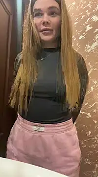 Snapshot of ella_zzz chatting on March 2025 01:17:01 PM ella zzz online show from March 2025 01:17:01 PM