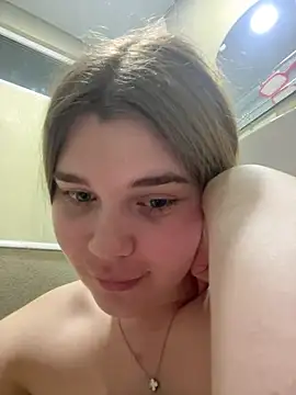 Snapshot of ella_zzz chatting on March 2025 05:47:02 PM ella zzz online show from March 2025 05:47:02 PM