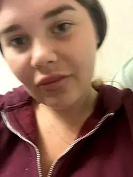 Snapshot of ella_zzz chatting on October 2025 03:29:01 PM ella zzz online show from October 2025 03:29:01 PM