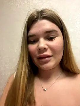 Snapshot of ella_zzz chatting on October 2025 10:43:02 PM ella zzz online show from October 2025 10:43:02 PM