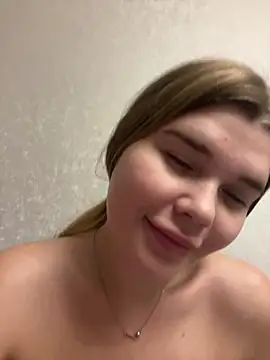 Snapshot of ella_zzz chatting on October 2025 04:02:02 PM ella zzz online show from October 2025 04:02:02 PM