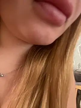 Snapshot of ella_zzz chatting on November 2025 08:57:01 AM ella zzz online show from November 2025 08:57:01 AM