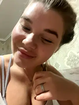 Snapshot of ella_zzz chatting on November 2025 09:54:01 PM ella zzz online show from November 2025 09:54:01 PM