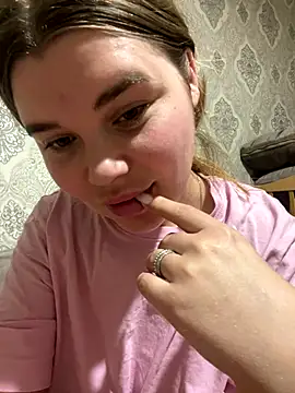 Snapshot of ella_zzz chatting on November 2025 11:43:01 PM ella zzz online show from November 2025 11:43:01 PM