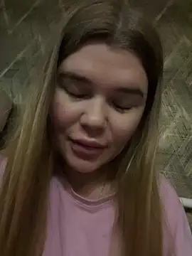 Snapshot of ella_zzz chatting on November 2025 03:45:02 PM ella zzz online show from November 2025 03:45:02 PM