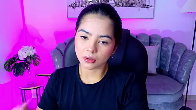 Layla Breezee online show from May 2026 11:26:02 AM